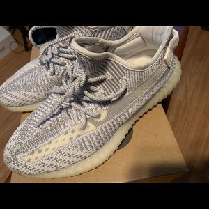 STATIC YEEZY SLIGHTLY USED 8.5